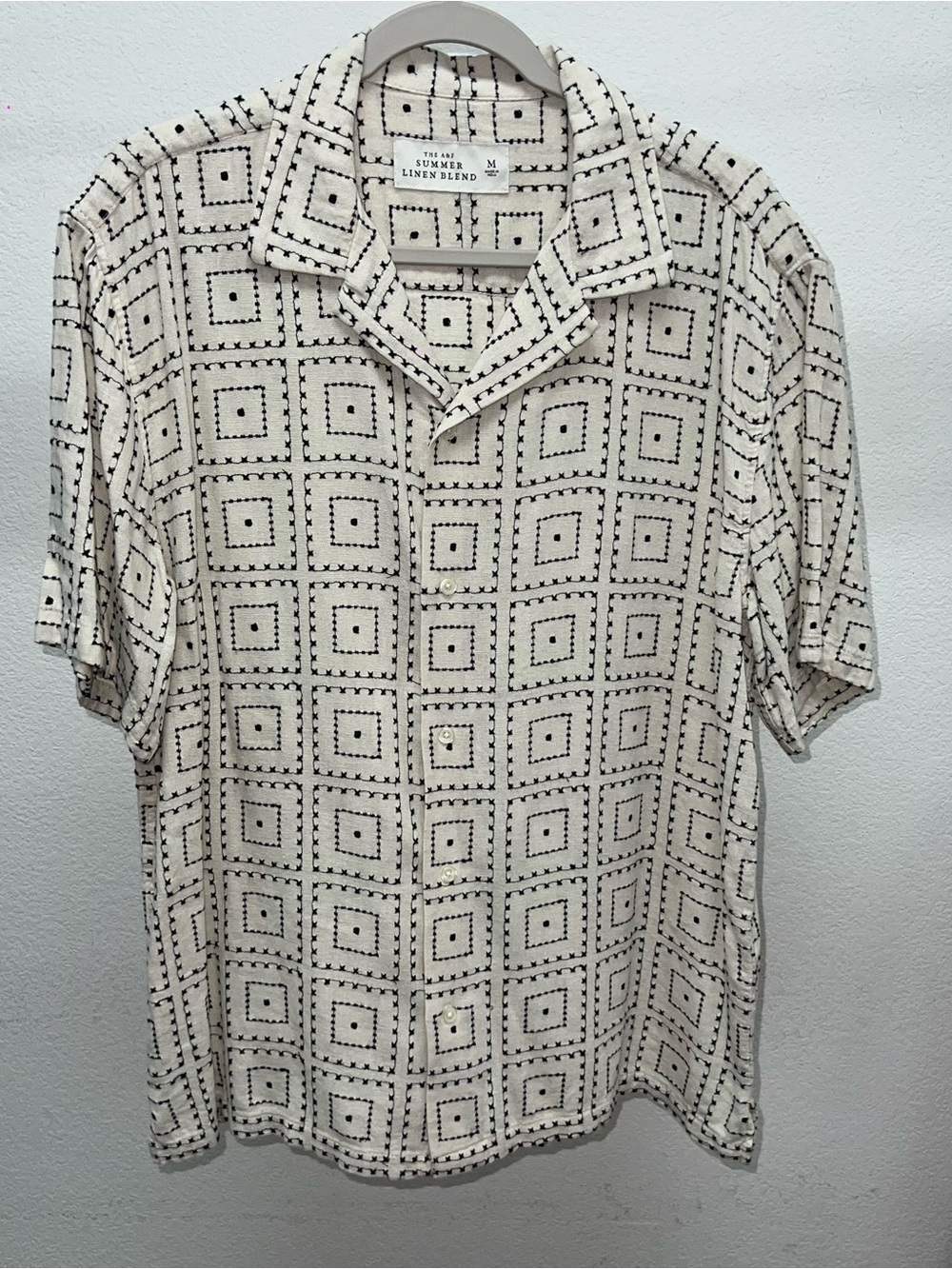 Abercrombie & Fitch White Short-Sleeve Button-Down with Black Geometric Print